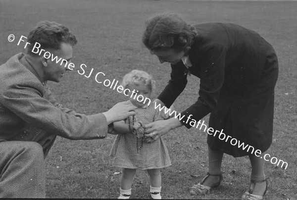 MARY BYRNE (47 BRIDGEFOOT STREET ) WITH PARENTS